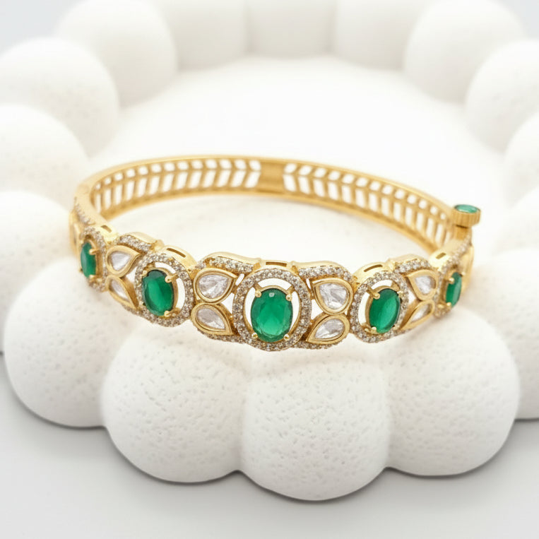 Emerald Kundan Kada