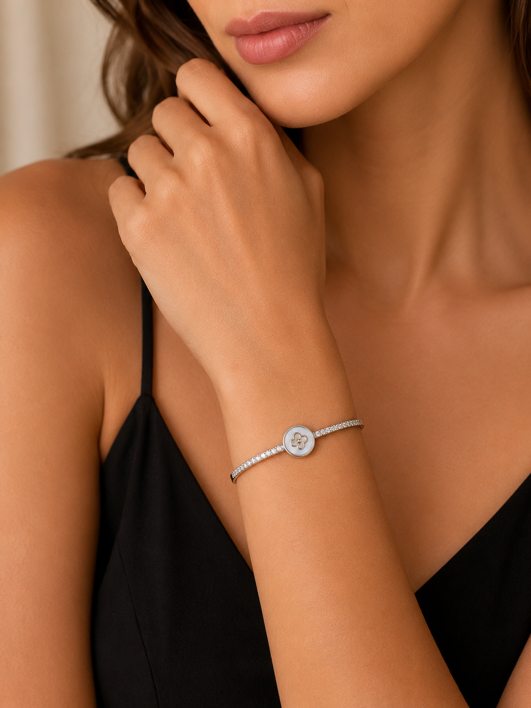 Mother of Pearl Bracelet with clover design on top