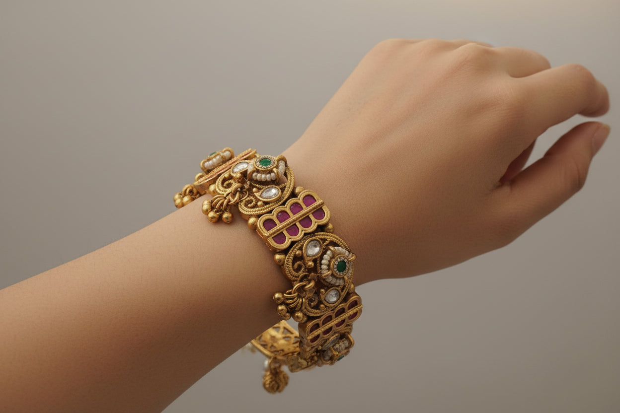 Royal Kundan Ghungroo Bangle