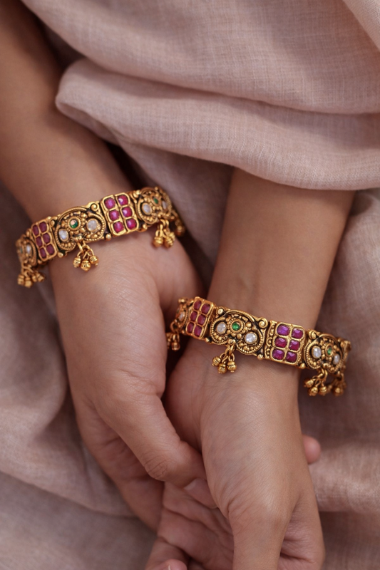 Royal Kundan Ghungroo Bangle