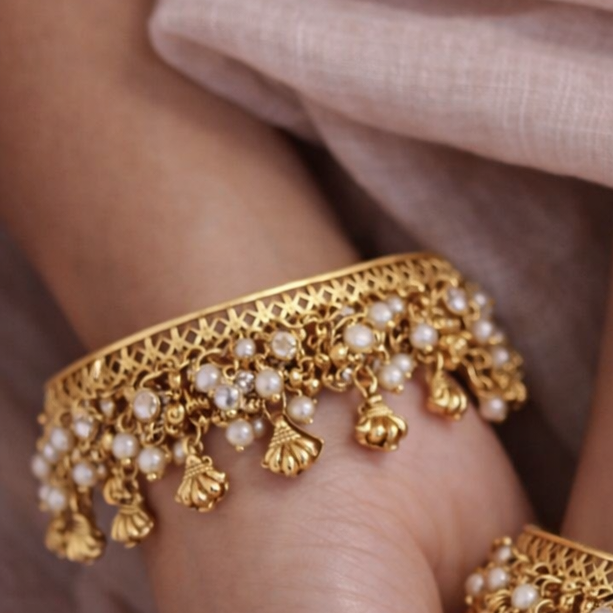 Royal Kundan Ghungroo Bangle